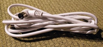 Kabel przewód antenowy biały 75Ohm kątowy 2 metry