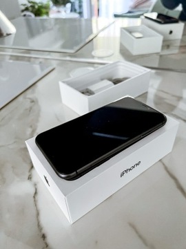 iPhone 11 / 64 GB / stan idealny / czarny