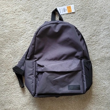 Nowy plecak 4F ( 18L )