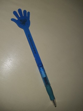długopis długi niebieski ręka rączka dłoń OSTiDM