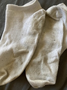 Dwudniowe noszone białe skarpetki używane fetysz