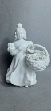 Biała figurka Dziewczynki z koszem Rudolstadt 