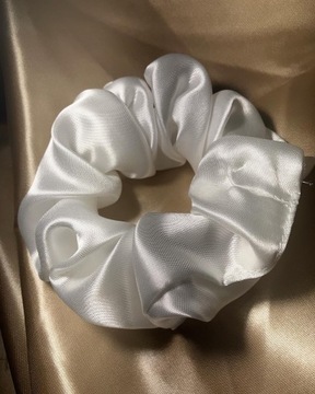 Sprzedam scrunchie biała 