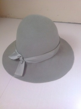 szary kapelusz filcowy vintage