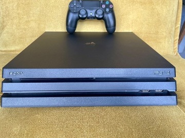 Ps4 Pro 1TB w bardzo dobrym stanie