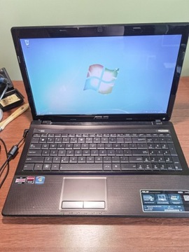 laptop Asus A53U z uszkodzoną obudową