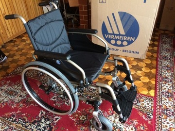 Wózek inwalidzki Vermeiren V200 ze stopów lekkich