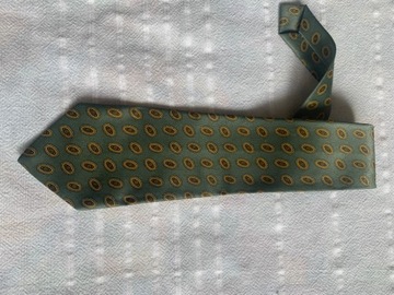 Krawat w tonacji zielonej