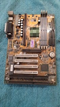 Stara płyta komputerowa z karta graficzna. 