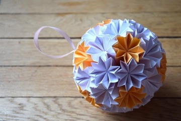 Bombka origami w kolorze biało-morelowym