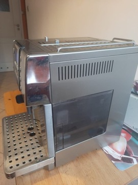 Sprzedam ekspres do kawy delonghi primadonna 