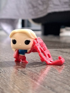 Kinder Joy - Funko DC Comics (Supergirl)