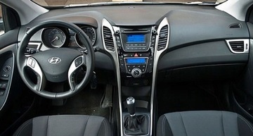Hyundai i30 II 2 konsola airbag pasy deska