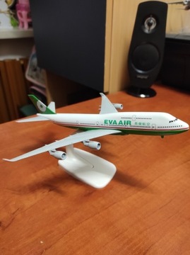 Nowy metalowy model samolotu B 747 metalowy  1:250