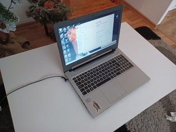 Laptop firmy Asus