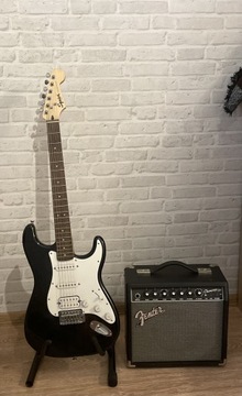 Zestaw Fender Gitara + piecyk + futerał + stojak 