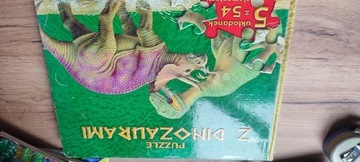 Książka puzzle z dinozaurami. 5 układanek z 54 ele