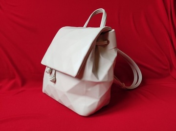 Plecak plecaczek bialy skorzany geometryczny