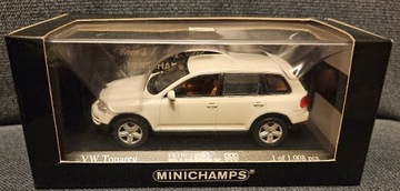 1:43 Volkswagen Touareg 2003 White produkcji Minichamps