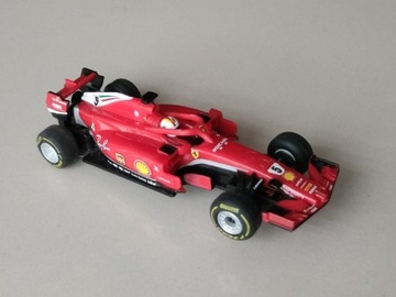 Bolid F1 Ferrari SF71H "S.Vettel" do torów Carrera