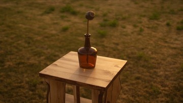 Mini stolik dekoracyjny lite drewno rzeźba własnoręcznie wykonana