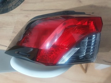 TOYOTA RAV4  LAMPA TYLNA LEWA W BŁOTNIK ORYGINAŁ 