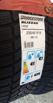 Bridgestone Blizzak LM005 235/45/18  98V XL