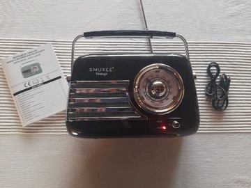 Radio Vintage z głośnikiem Bluetooth.