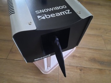 Maszyna wytwornica do sztucznego śniegu