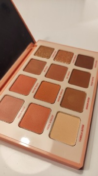 Holika Holika paleta cieni peach 