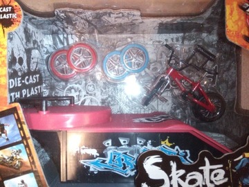 Fingerbike+rampa+akcesoria mini skatepark