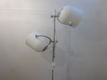 Lampa stojąca IKEA Svirvel. 