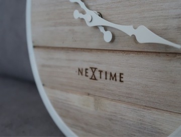 Zegar ścienny NexTime. Białe drewno Vintage Clock