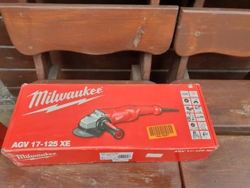 SZLIFIERKA KĄTOWA MILWAUKEE AGV 17-125 XE