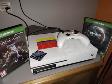 Konsola Xbox One S 500GB + pad + 2 gry