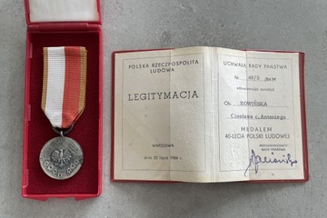 Medal 40 lat PRL z legitymacją w pudełku