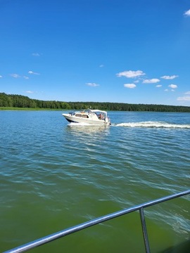 Jacht motorowy z przyczepą