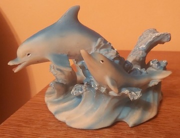 Delfiny rzeźba z alabastru. XXw.