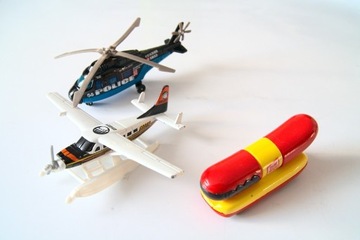 Hot Wheels Oscar Meyer Wienermobile + helikopter 