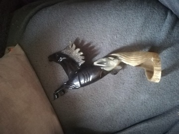 Unikatowa rzeźba z rogu Koń