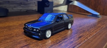 BMW M3 e30 model auto zabawka NOWA skala 1:36