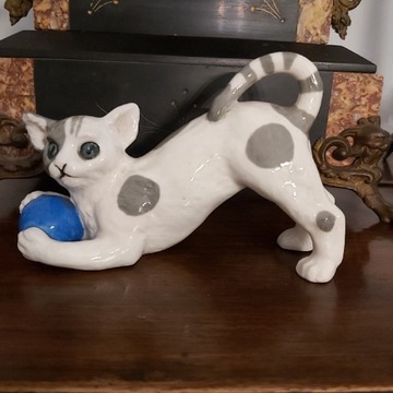 Vintage-sygnowany porcelanowy kotek z okresu PRL