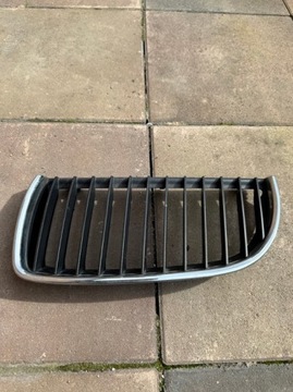 GRILL NERKA ATRAPA LEWA BMW E90 7120007