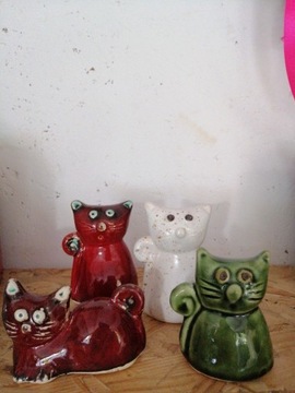 Koty ceramiczne figurki