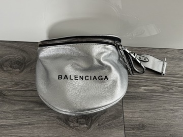 Torebka nerka Balenciaga