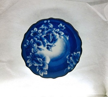 Mała porcelanowa miseczka fi. 11 cm
