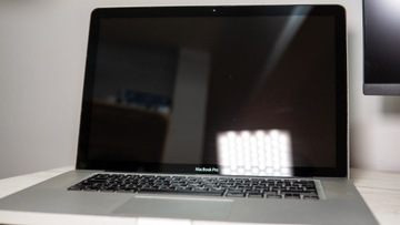 MacBook Pro 15 i7/8/740 GT650 Adobe Apple