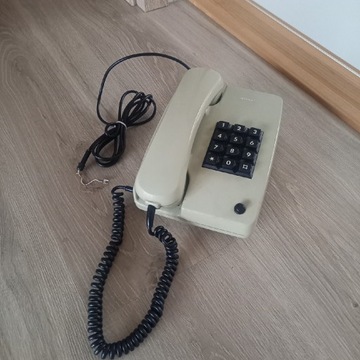 Stary telefon stacjonarny 