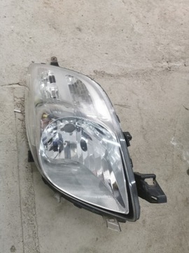 Lampa Yaris 2 prawa