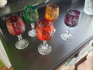Kryształowe , kolorowe kieliszki z lat 80